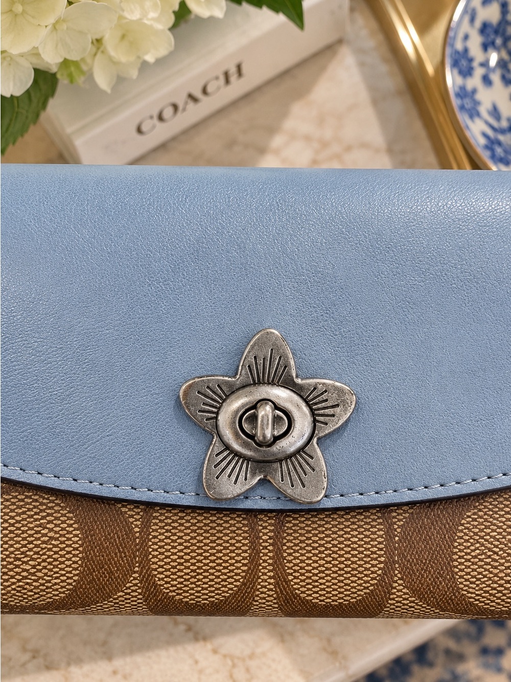 COACH Cornflower Blue & Brown Tea Rose Turnlock Wallet/Clutch - Picture 2 of 7